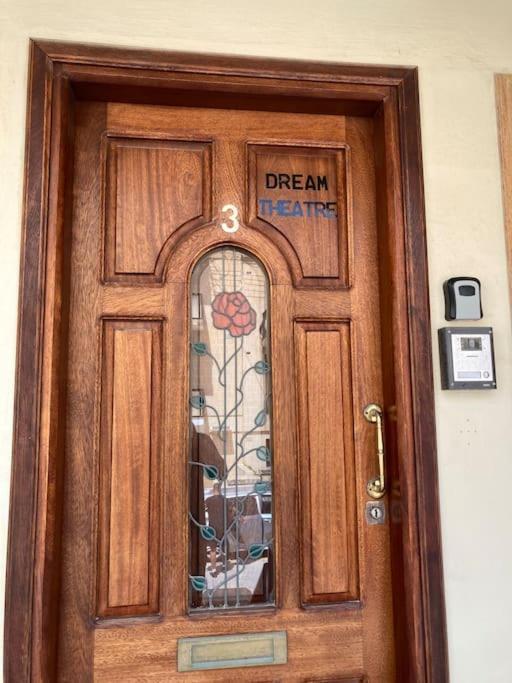 מרססקלה Dream Theatre Maisonette מראה חיצוני תמונה